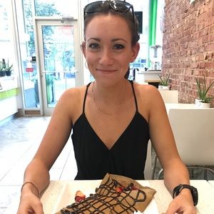 Meet your Posher, Hillary